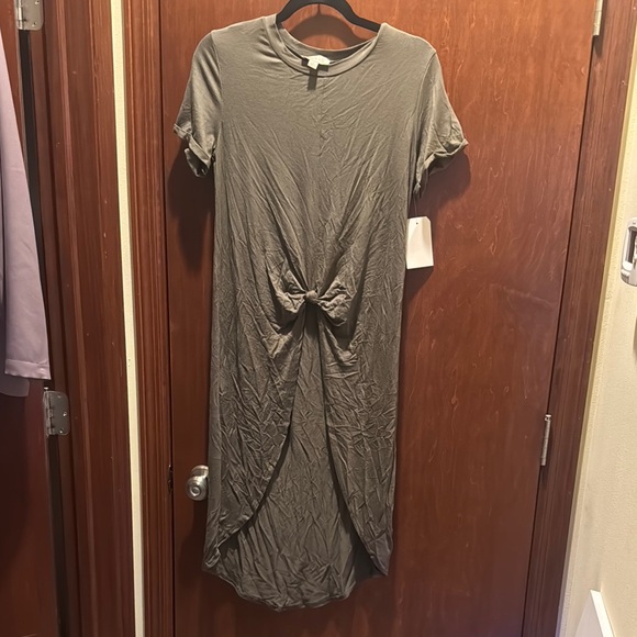 Green High Low Sheath Dress with Crew Neck - Picture 1 of 13